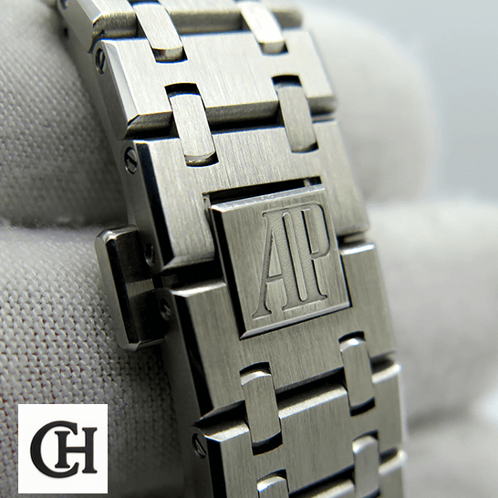 Audemars Piguet Royal Oak 15451ST "Diamond Bezel Silver Dial" Ultra Fine audemars piguet royal oak selfwinding 15451ST ZZ 1256ST 01 A bracelet 1 Audemars Piguet 15451 Stainless Steel Bracelet on the hand