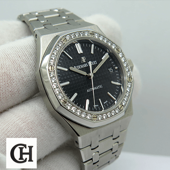 Audemars Piguet Royal Oak 15451ST "Diamond Bezel Silver Dial" Ultra Fine audemars piguet royal oak selfwinding 15451ST ZZ 1256ST 01 A left side 1 Audemars Piguet Diamond Bezel Black Background on the hand